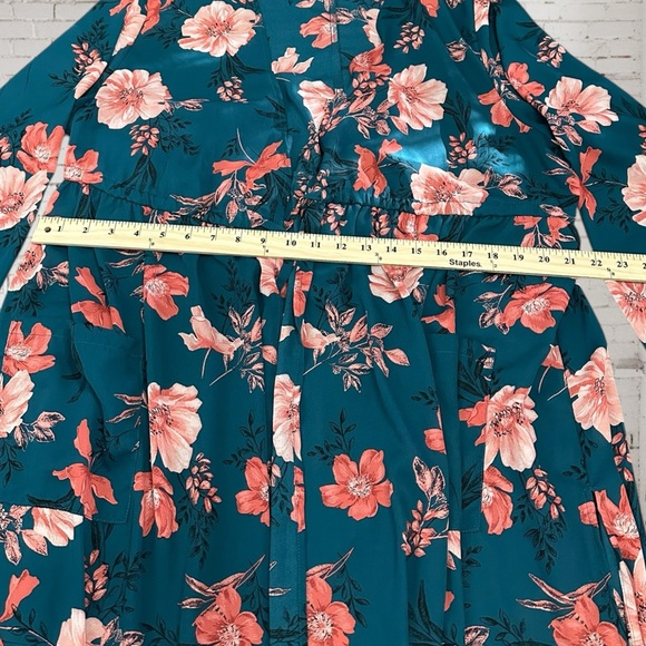 Torrid long kimono duster. Teal green / pink floral. Size 2 - Picture 4 of 9